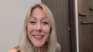 Nayomi Sharp - Giving a Blowjob Before Tattooing hersel